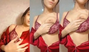 Cute Desi Girl Shows Boobs